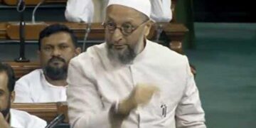 کرسی ہے تمہاری یہ جنازہ تو نہیں ہے  ،  کچھ کر نہیں سکتے تو اتر کیوں نہیں جاتے