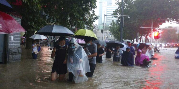 چین میں شدید بارش کے باعث کئی علاقےزیر آب