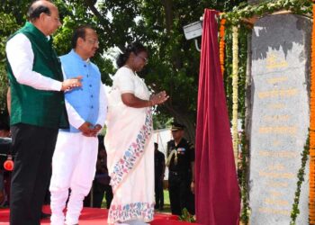 صدرجمہوریہ کے ہاتھوں مہاتما گاندھی کےبارہ فٹ اونچے مجسّمے اور گاندھی واٹیکا کی نقاب کشائی