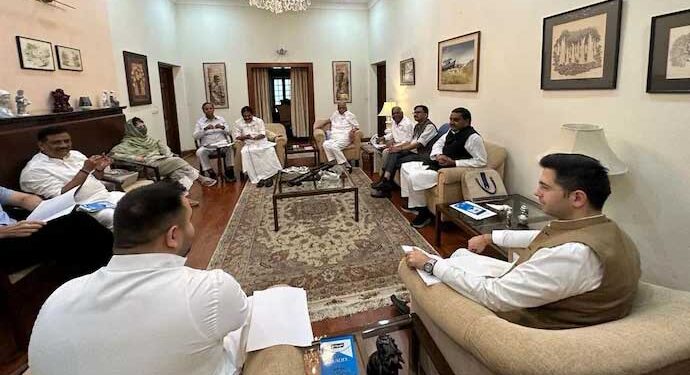 ’انڈیا‘ اتحاکاسیٹوں کی تقسیم کی سرگرمیاں شروع کرنے کا فیصلہ