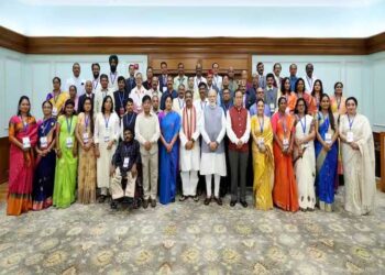 وزیراعظم کے ذریعے نوجوان ذہین طلبا کی ذہن سازی میں اساتذہ کی کوششوں کی تعریف