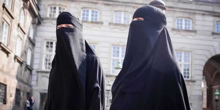 چہرے کا نقاب نہ واجب ہے، نہ فرض۔مصری عالم دین