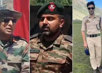 دہشت گردوں سے لڑتے ہوئے جموں و کشمیر میں تین سیکورٹی افسران جا ں بحق