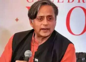 امید ہے کہ حکومت’انڈیا‘ نام سے دستبردار نہیں ہو گی: تھرور