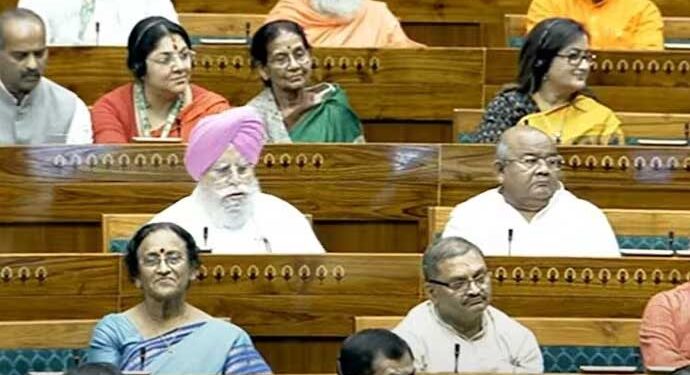 ناری شکتی وندن کے نام سے خواتین ریزرویشن بل لوک سبھا میں پیش