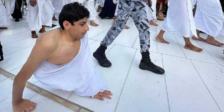 ابتدا سے ہی نچلے دھڑ سے محروم ’غانم المفتاح ‘ کے ذریعے عمرہ کی ادائیگی