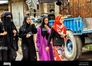 طالبہ کا حجاب پھاڑنے والی ٹیچر کے خلاف مقدمہ درج