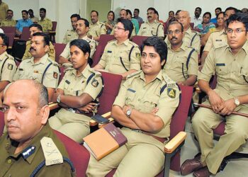 مسجد کے سامنے پوجا کی اجازت دینے پر تین پولیس اہلکار معطل