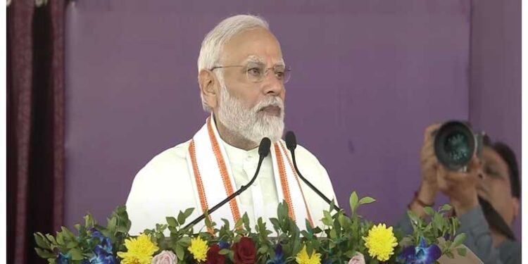 وزیراعظم کے ہاتھوں گجرات میں پانچ ہزارآٹھ سو کروڑروپے کےترقیاتی پروجیکٹوں کاآغاز