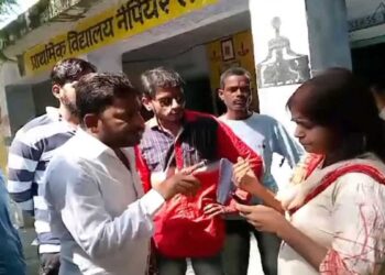 اسکول میں نماز ادا کرنے کی اجازت دینا مہنگا پڑا،پرنسپل معطل