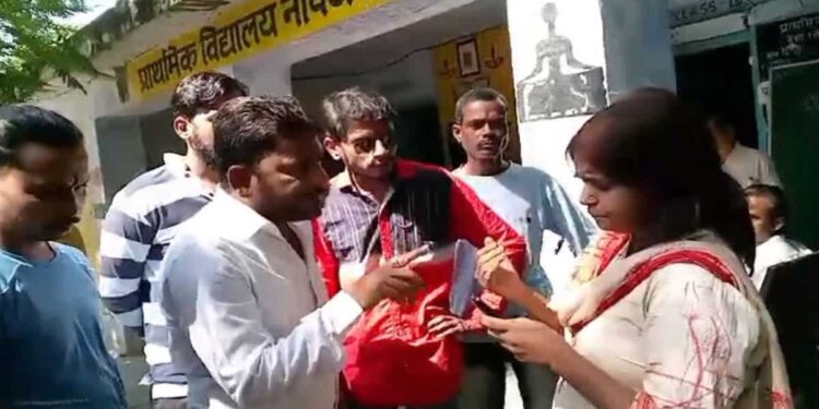 اسکول میں نماز ادا کرنے کی اجازت دینا مہنگا پڑا،پرنسپل معطل