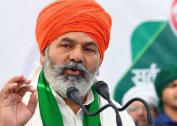 قلم اور کیمرے پر بندوق کا پہرا۔ٹکیت