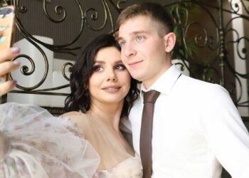 سوتیلے بیٹے کی نیلی آنکھوں پر ماں فدا،شادی کر دوبچے بھی پیدا کر لئے