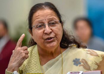 گھرمیں گرنے کی وجہ سے سابق لوک سبھا اسپیکر سمترا مہاجن کا سر زخمی،چار ٹانکے لگے