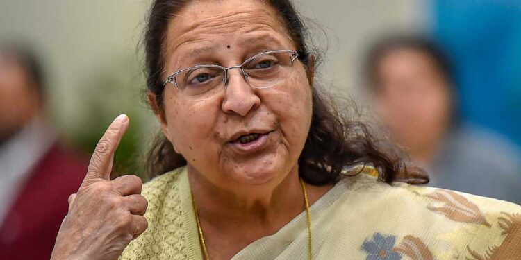 گھرمیں گرنے کی وجہ سے سابق لوک سبھا اسپیکر سمترا مہاجن کا سر زخمی،چار ٹانکے لگے