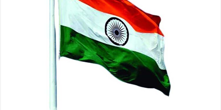 لندن میں ہندوستانی پرچم پر گئومترڈالا گیا