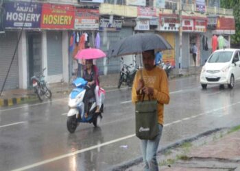 پٹنہ سمیت ریاست کے بیشتر اضلاع میں پیر کو مطلع ابر آلود رہنے کا امکان