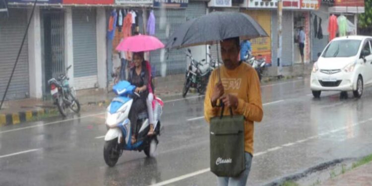 پٹنہ سمیت ریاست کے بیشتر اضلاع میں پیر کو مطلع ابر آلود رہنے کا امکان