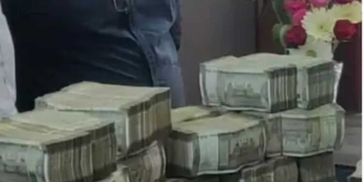 1,760 کروڑ روپے سے زیادہ کی منشیات، نقدی، شراب اور قیمتی اشیاء ضبط