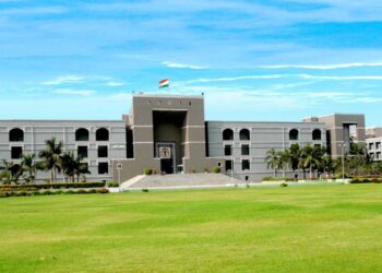 اذان پر پابندی کی عرضی گجرات ہائی کورٹ نے خارج کردی