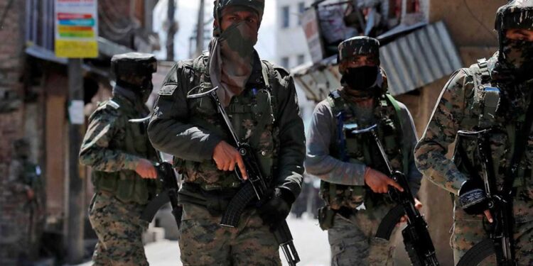 کشمیر میں بارش اور برف باری شروع