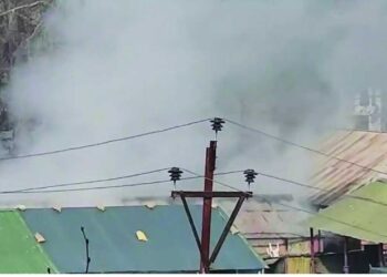 کشمیر میں آگ لگنے سے مسجدکو نقصان