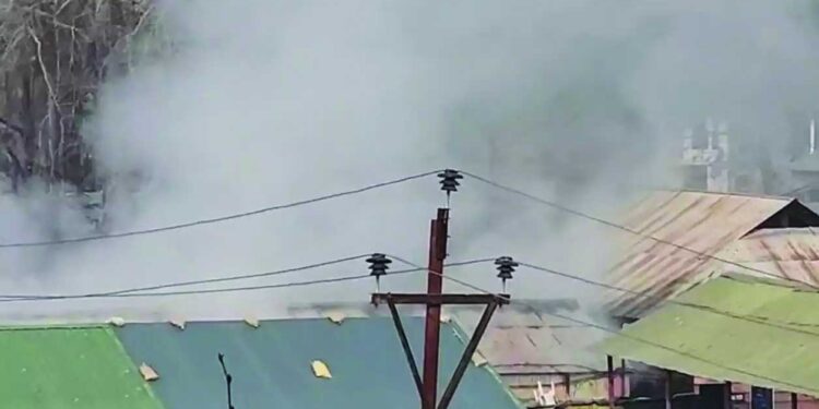 کشمیر میں آگ لگنے سے مسجدکو نقصان