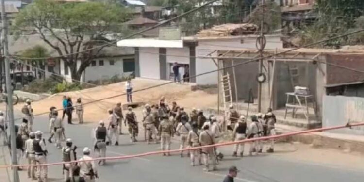 نامعلوم مسلح گروہ کے ہاتھوں دو افرادکے قتل کے بعدمنی پور میں حالات پھرکشیدہ