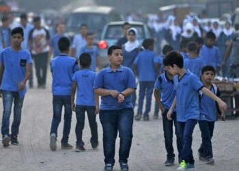 ہم اسکول جانا چاہتے ہیں مگر خوف یہ ہے کہ کوئی بم ہمارے سروں پر آگرے گا