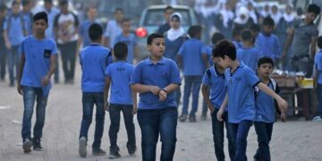 ہم اسکول جانا چاہتے ہیں مگر خوف یہ ہے کہ کوئی بم ہمارے سروں پر آگرے گا