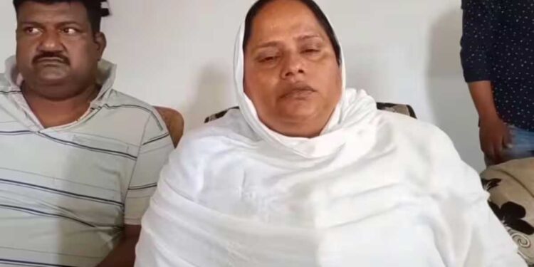 رکن اسمبلی سیدہ خاتون کی مندر میں منعقدکتھا میں شرکت پر ہنگامہ