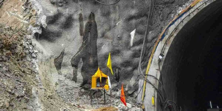سرنگ میں پھنسے تمام مزدوربہ حفاظت باہر نکال لئے گئے