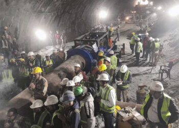 سرنگ میں پھنسے مزدوروں کو نکالنے کے لیےتازہ ڈرلنگ آج سے شروع