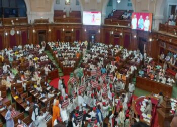 یوپی اسمبلی کےسرمائی اجلاس میں موبائل لیکرآنے کی اجازت نہیں