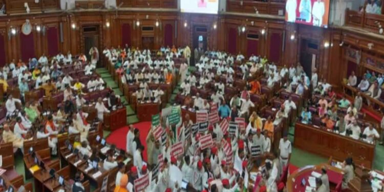 یوپی اسمبلی کےسرمائی اجلاس میں موبائل لیکرآنے کی اجازت نہیں