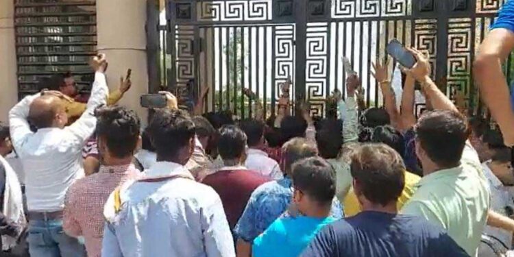 یوپی میں ”رام رام“ کا جواب نہیں دینے پر ٹیچرکو ملازمت سے محروم