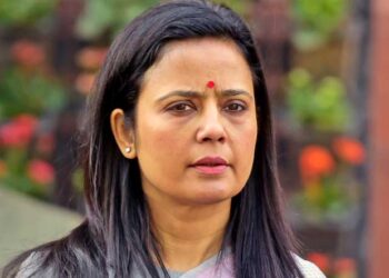 مہوا موئتراسے منسلک لوک سبھا اخلاقیات کمیٹی کی رپورٹ پیرکو پیش ہوگی