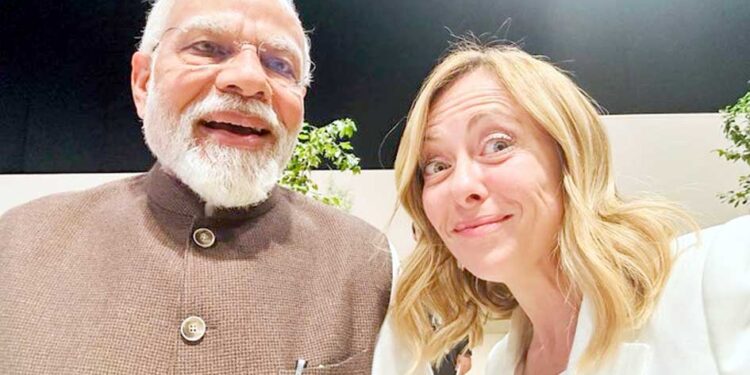 جارجیا میلونی نے نریندر مودی کے ہمراہ سیلفی شیئر کی