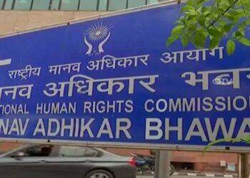 کرناٹک میں کپڑے اتارکرخاتون کو پیٹنے کے معاملے میں ریاستی حکومت کو نوٹس