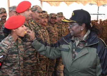 پوکھرن میں صدر جمہوریہ کی فوجی جوانوں سے ملاقات