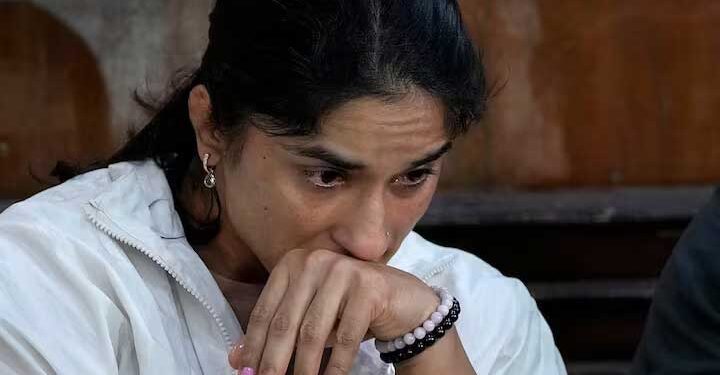 خاتون ریسلر ونیش پھوگاٹ نے ارجن ایوارڈ واپس کر دیا