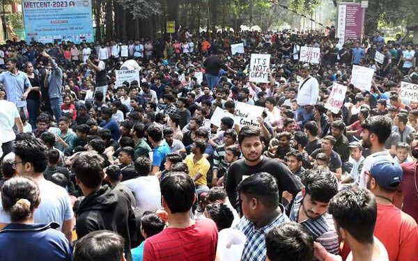 بی ایچ یو کی طالبہ کے ساتھ چھیڑ خانی کے معاملے میں فرد جرم دائر