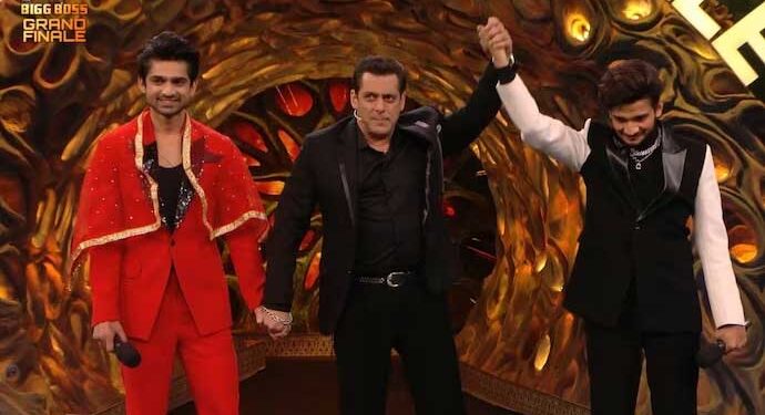 منورفاروقی بگ باس فاتح اورابھیشیک کمارفرسٹ رنراپ بنے