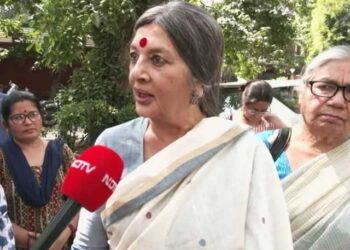 عارف محمد خان اپنے سیاسی قد کا اندازہ لگانا چاہتے ہیں تو انتخابات میں حصہ لیں ۔برندا کارت