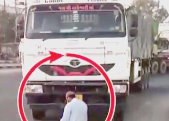 سڑک پر نما ز اداکرنے پر ڈرائیور گرفتار