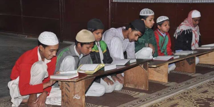 اتراکھنڈ وقف بورڈ کا مدارس میں رامائن پڑھانے کا اعلان