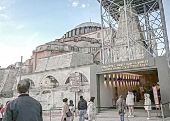 مسجد صوفیہ کی زیارت کیلئے اب ٹکٹ خریدنا پڑیگا