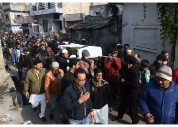 منور رانالکھنئوکے عیش باغ کے قبرستان میں سپرد خاک