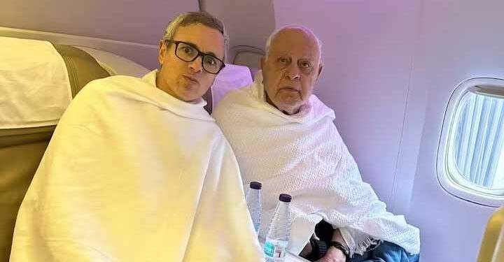فاروق عبداللہ اور عمر عبداللہ نے سوشل میڈیا پر مکہ پہونچے