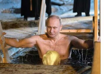 روسی صدر ولادیمر پوتن نے ٹھنڈے پانی میں ڈُبکی لگائی